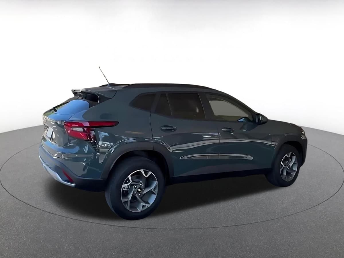 2025 Chevrolet Trax - Image 13