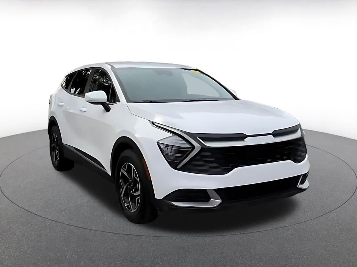 2025 Kia Sportage - Image 3