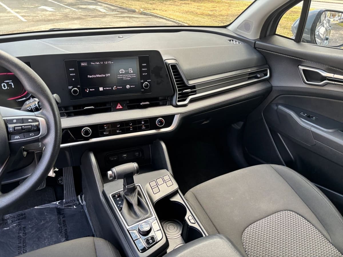2025 Kia Sportage - Image 30