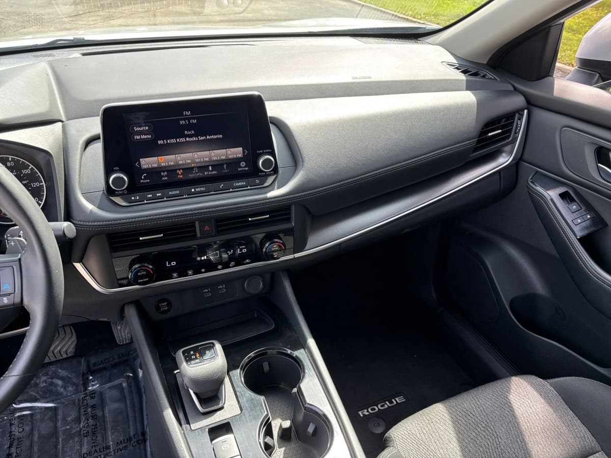 2025 Nissan Rogue - Image 30