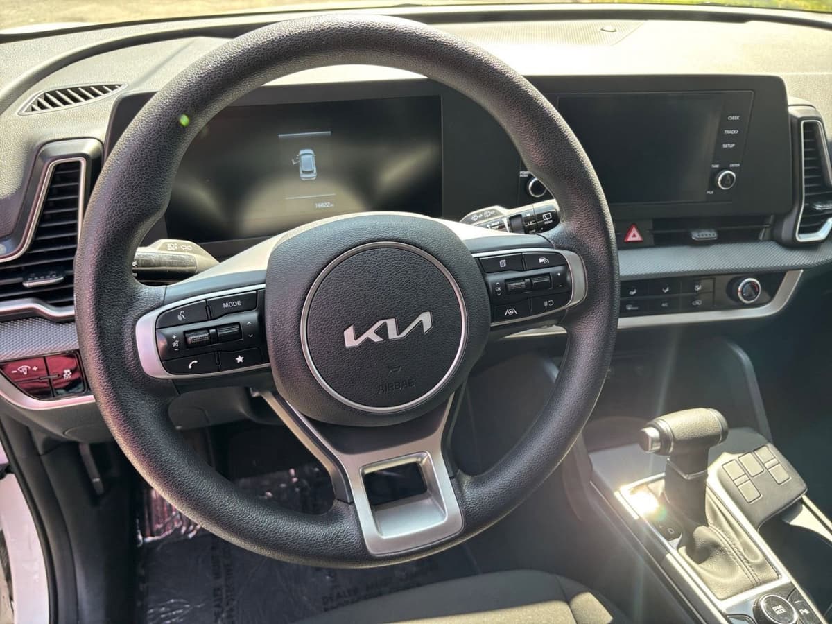 2025 Kia Sportage - Image 25