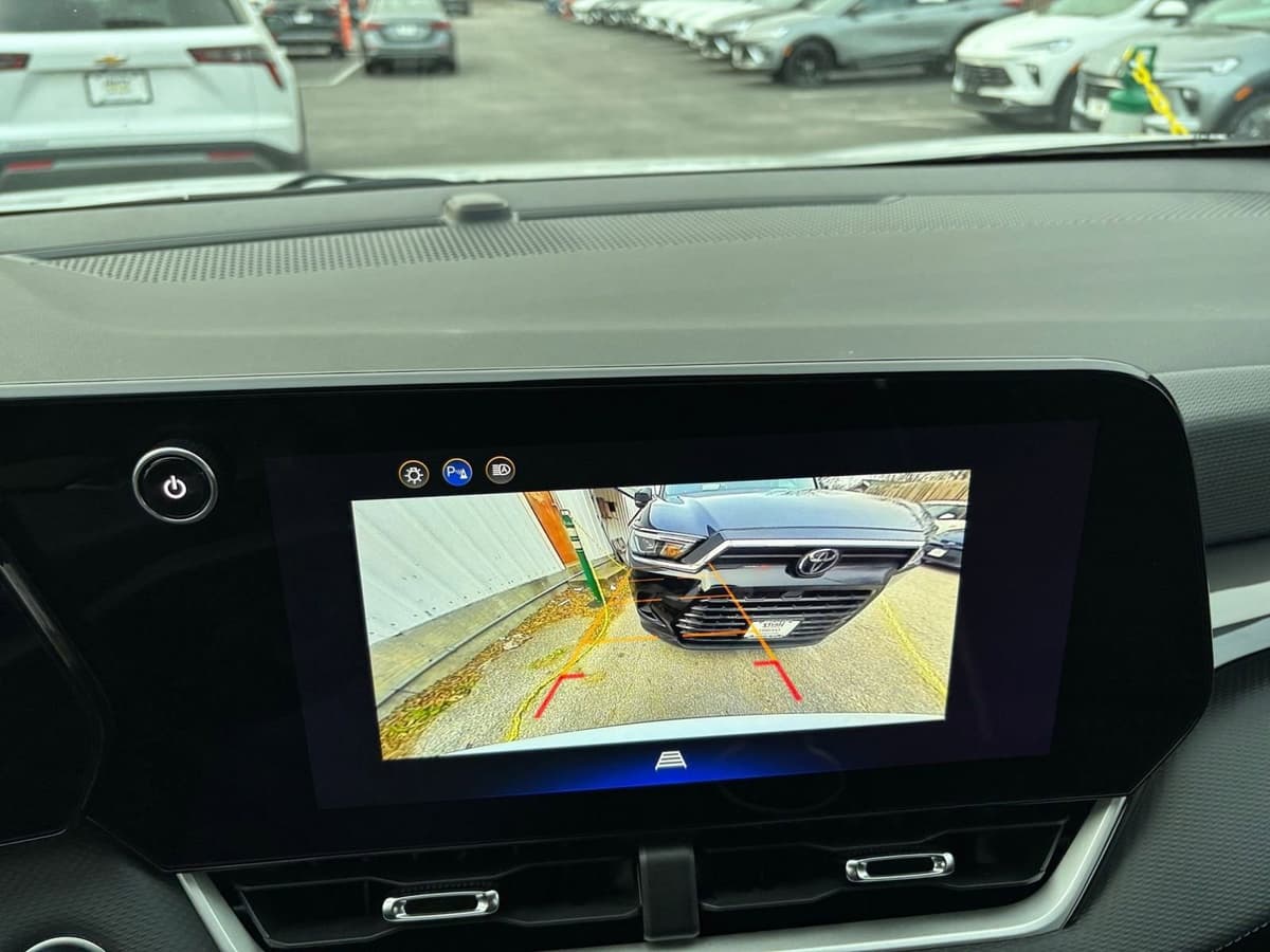 2025 Chevrolet Equinox - Image 17