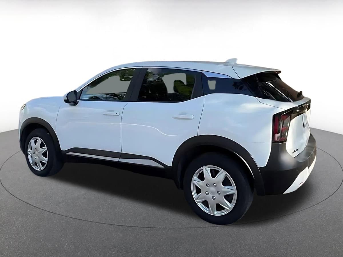 2025 Nissan Kicks - Image 10