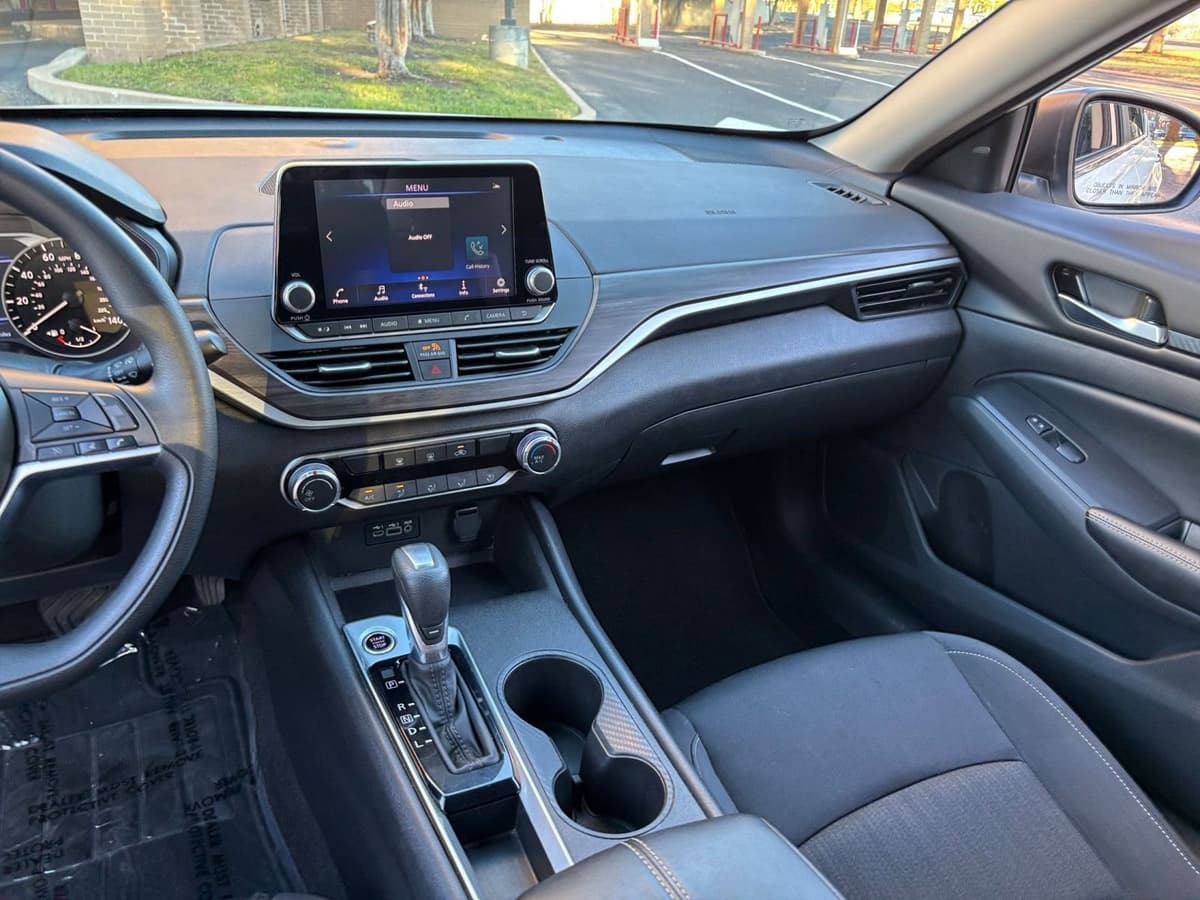 2025 Nissan Altima - Image 30