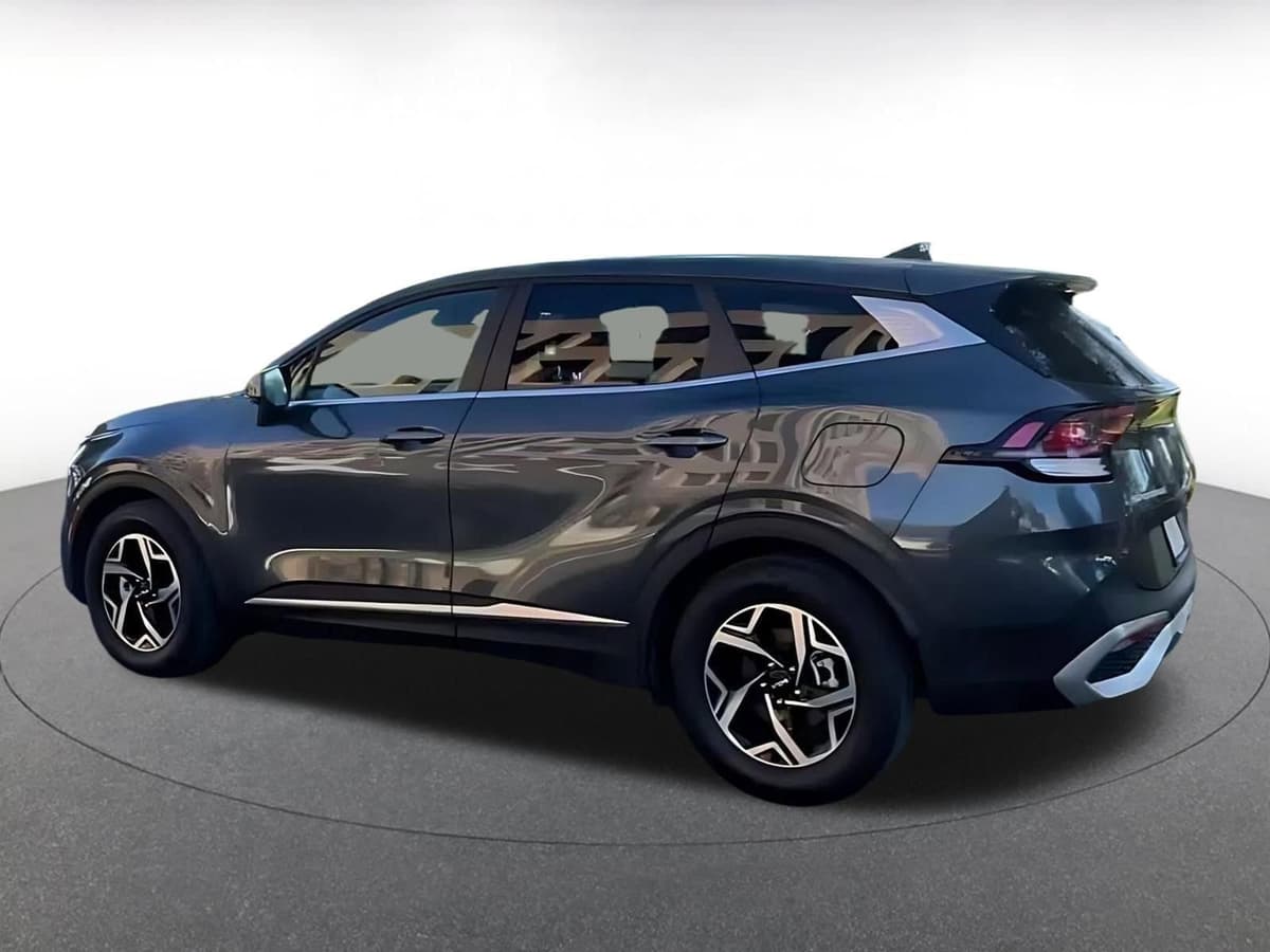 2025 Kia Sportage - Image 11