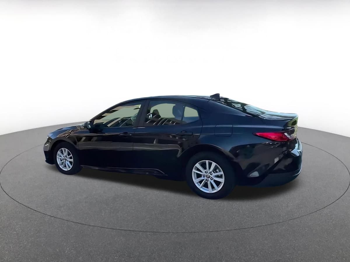 2025 Toyota Camry - Image 10