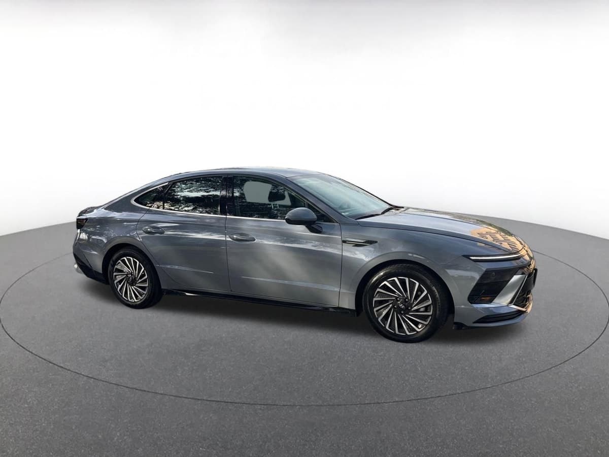 2025 Hyundai Sonata Hybrid - Image 1