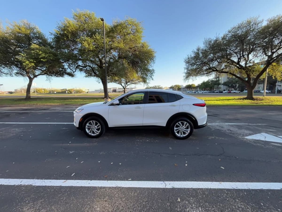 2025 Buick Envista - Image 16