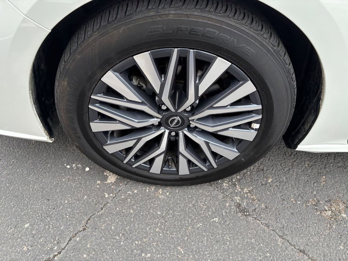 2025 Nissan Altima - Image 25