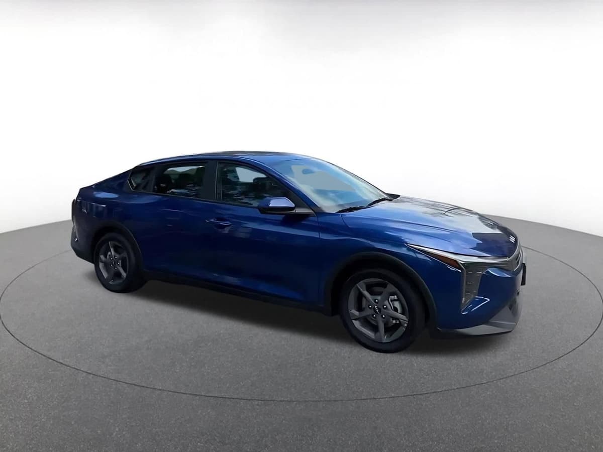 2025 Kia K4 - Image 2