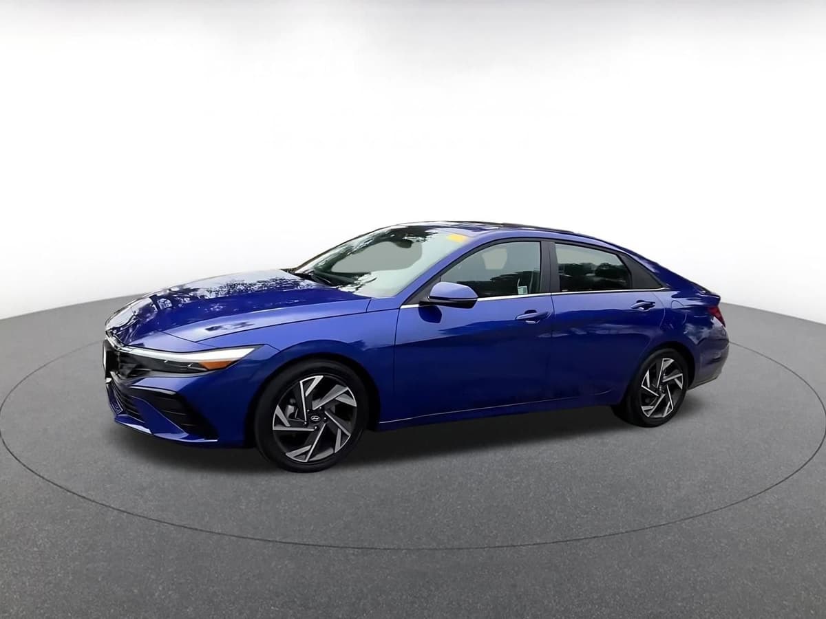 2025 Hyundai Elantra - Image 7