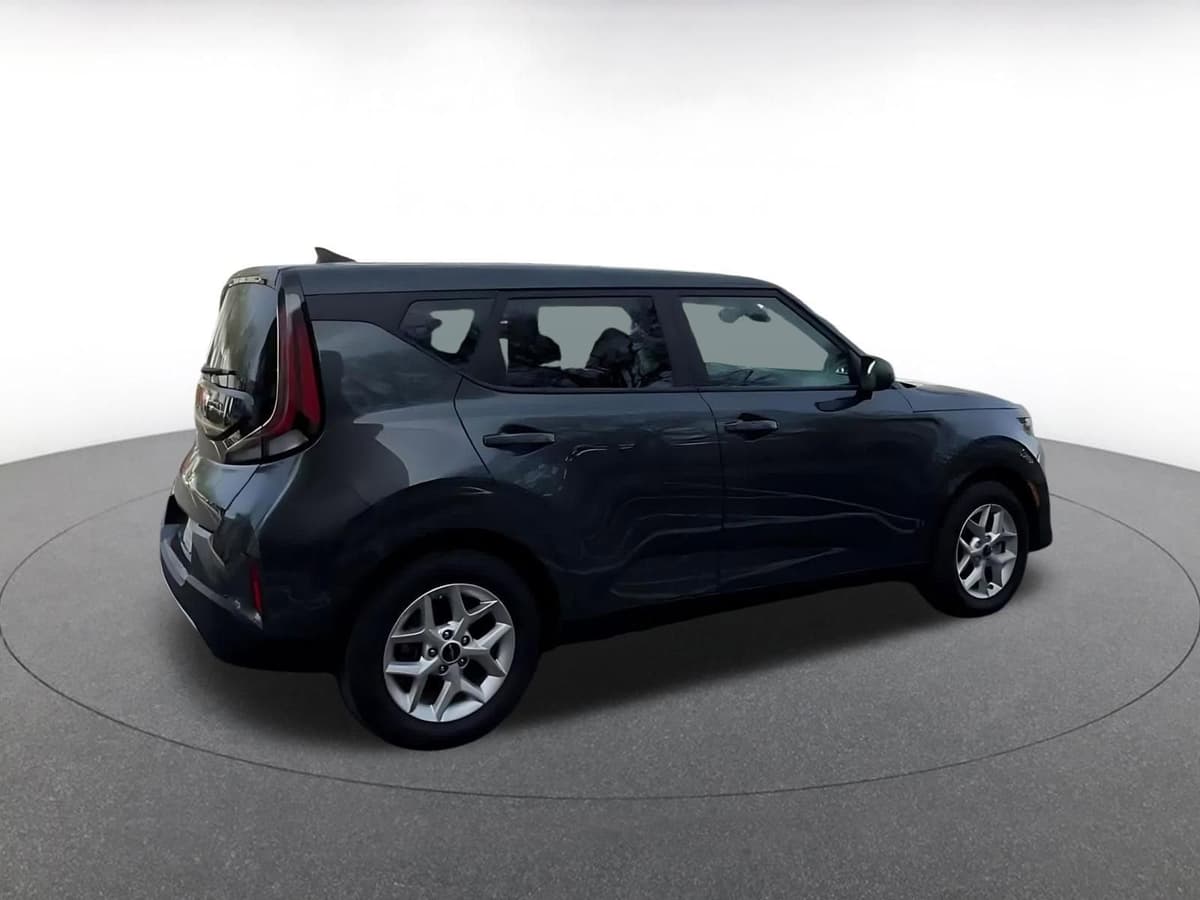 2025 Kia Soul - Image 13