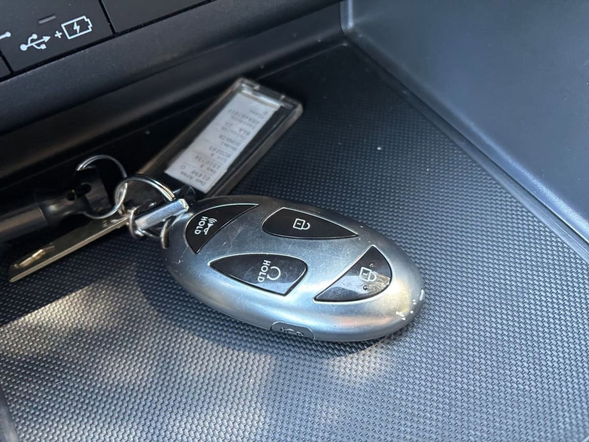 2025 Hyundai Sonata - Image 18