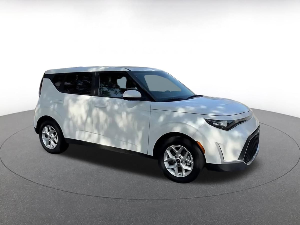 2025 Kia Soul - Image 2