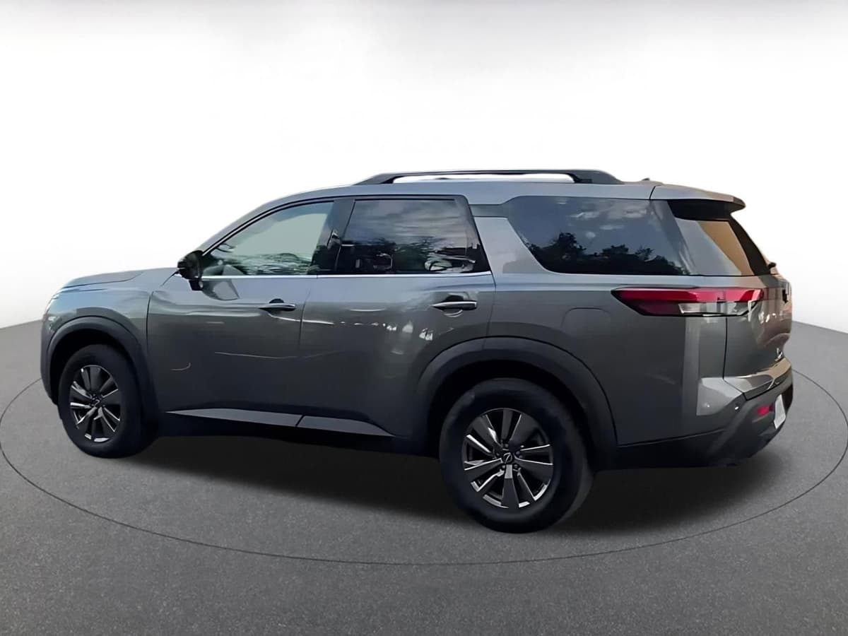 2025 Nissan Pathfinder - Image 16
