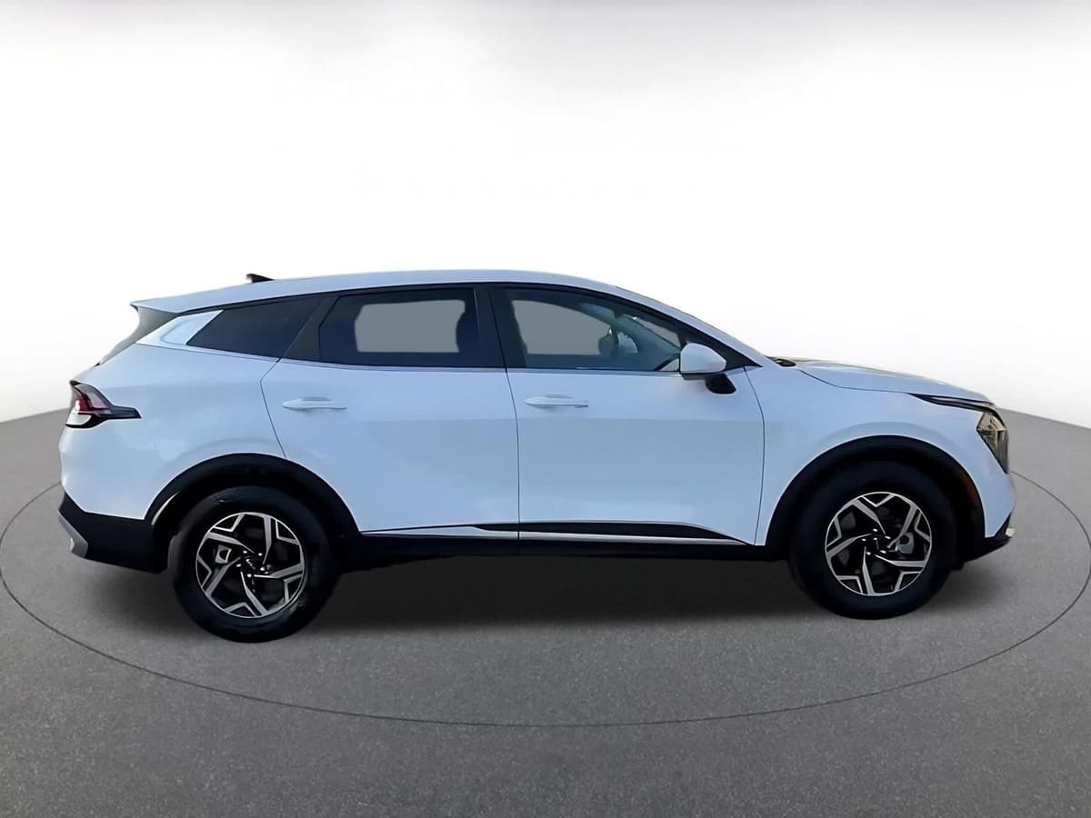 2025 Kia Sportage - Image 16