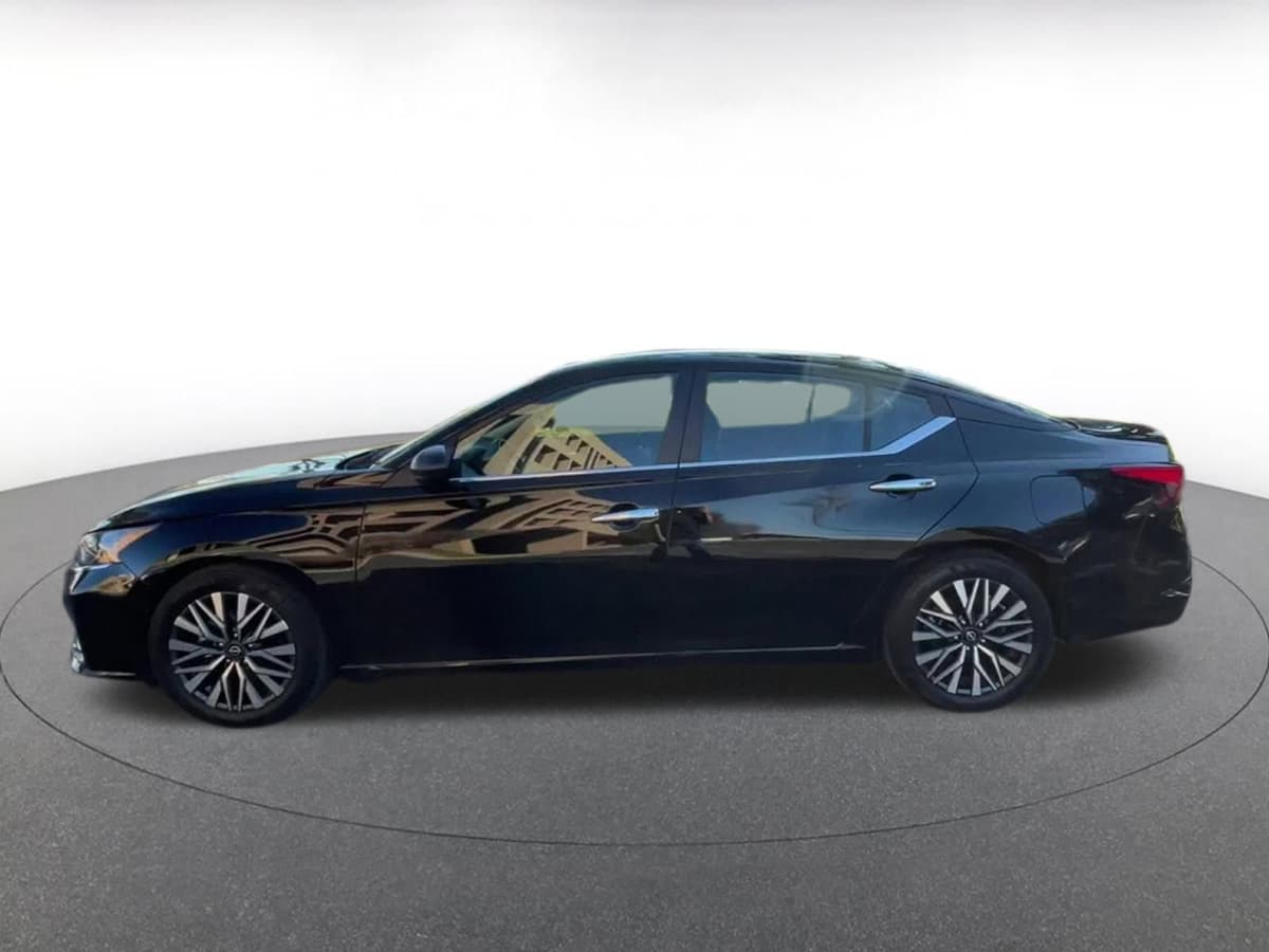2025 Nissan Altima - Image 8