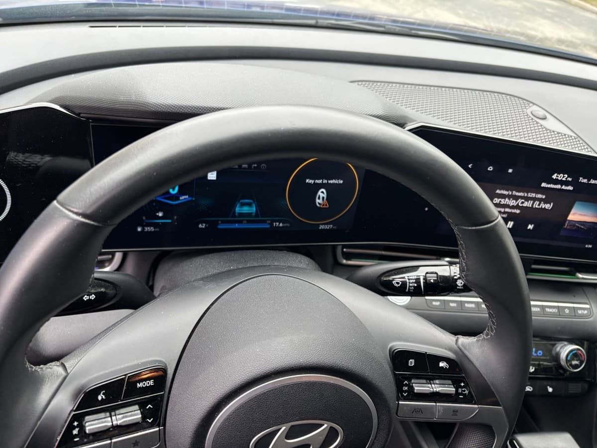 2025 Hyundai Elantra - Image 28