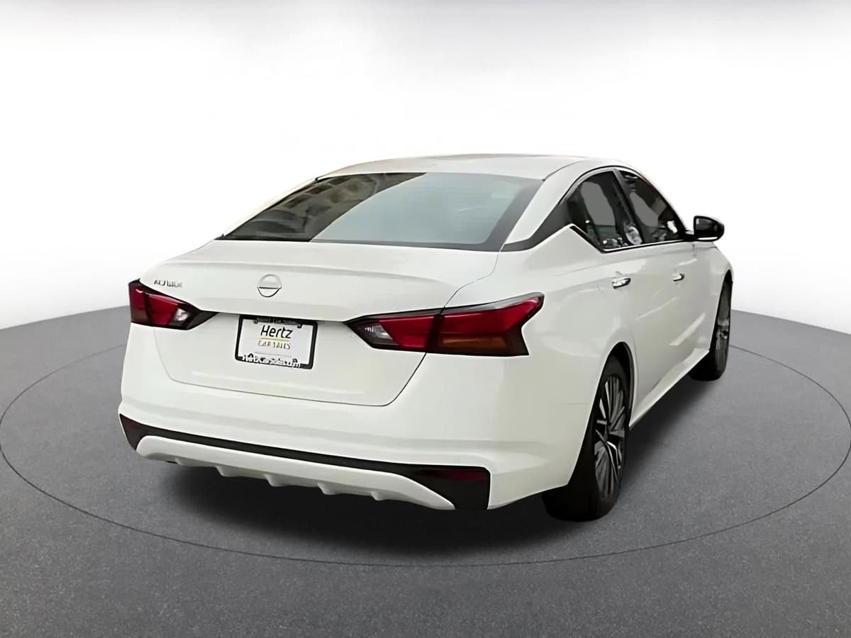 2025 Nissan Altima - Image 13