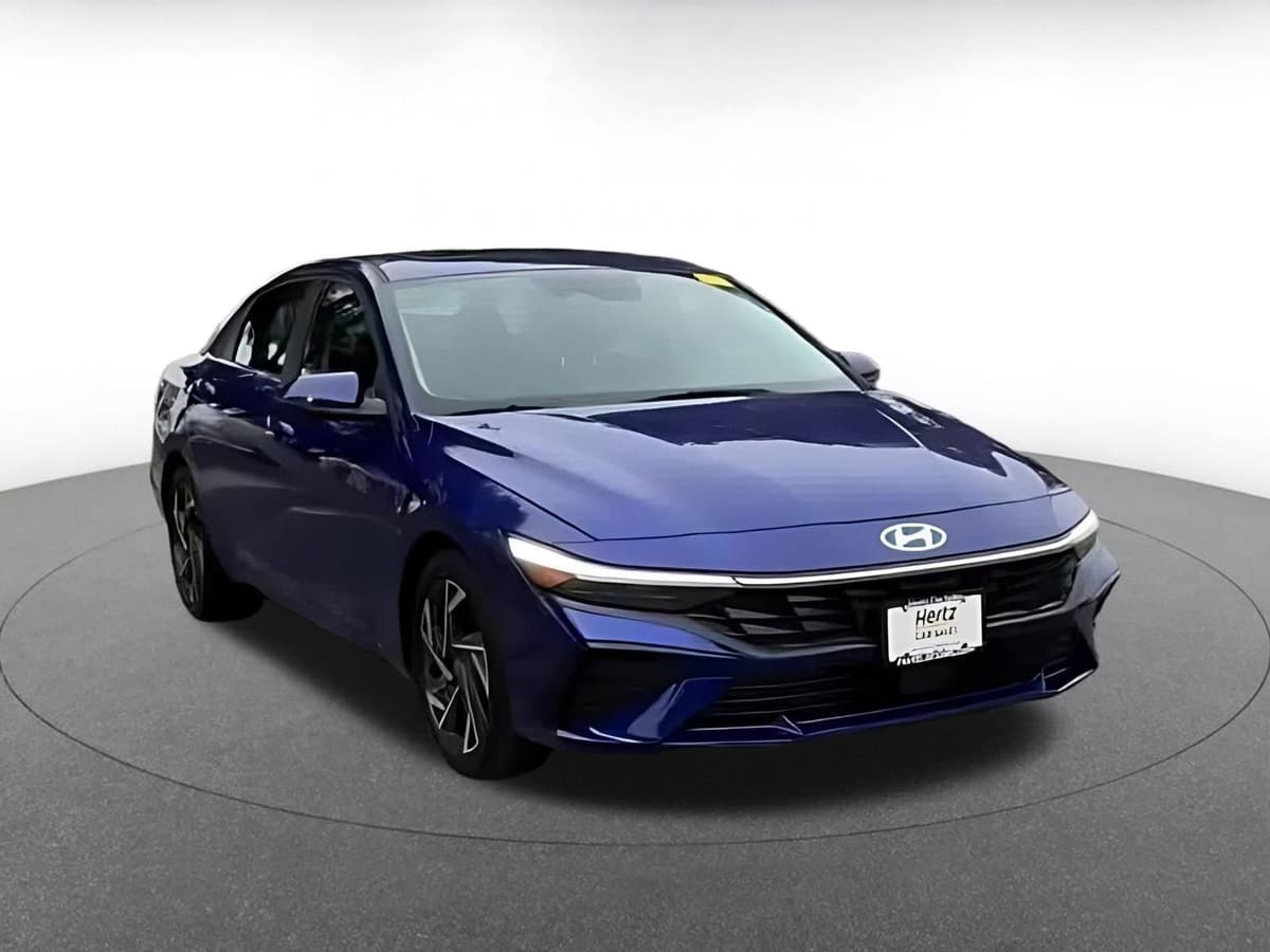 2025 Hyundai Elantra - Image 3