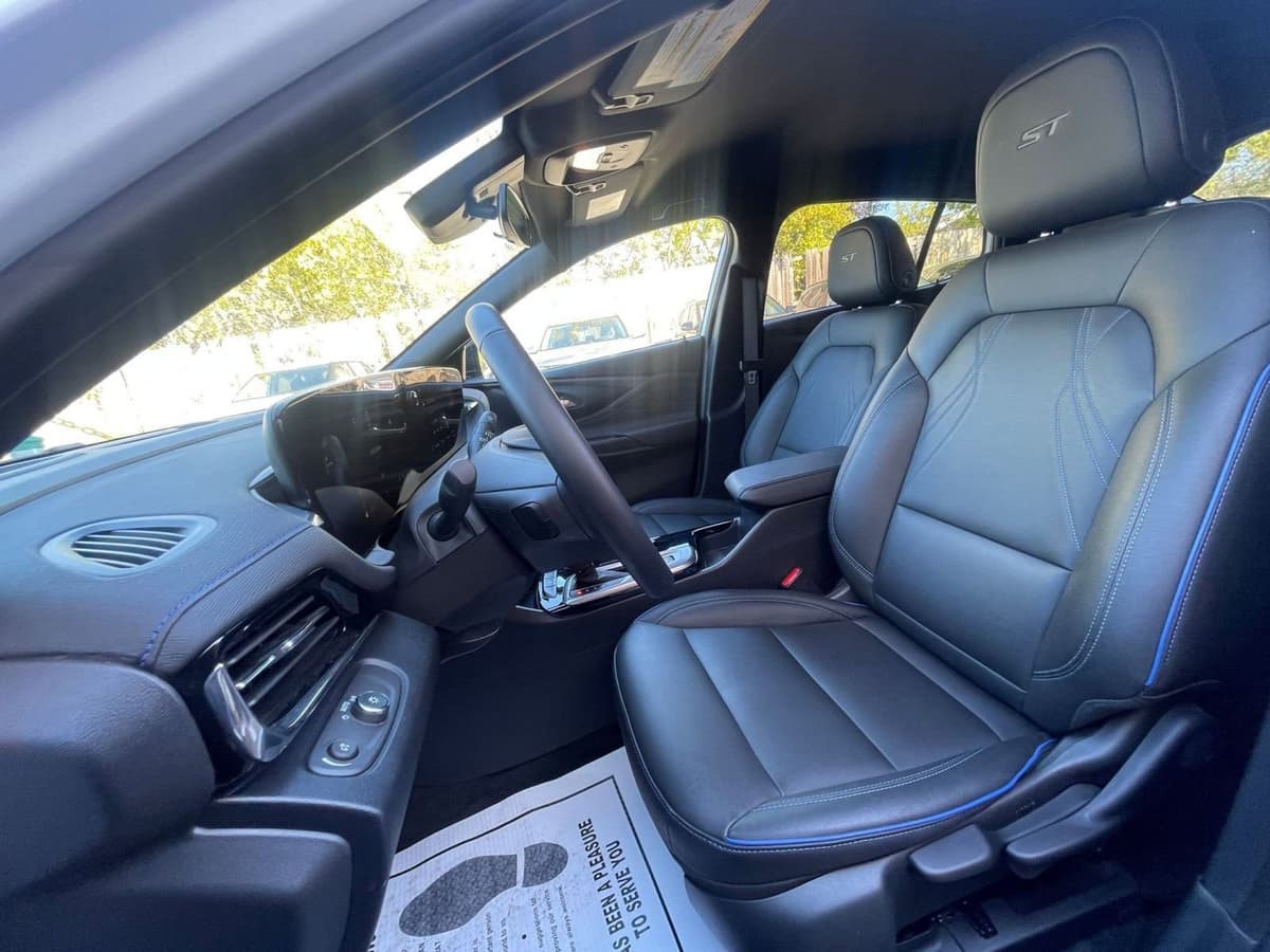 2025 Buick Envista - Image 30