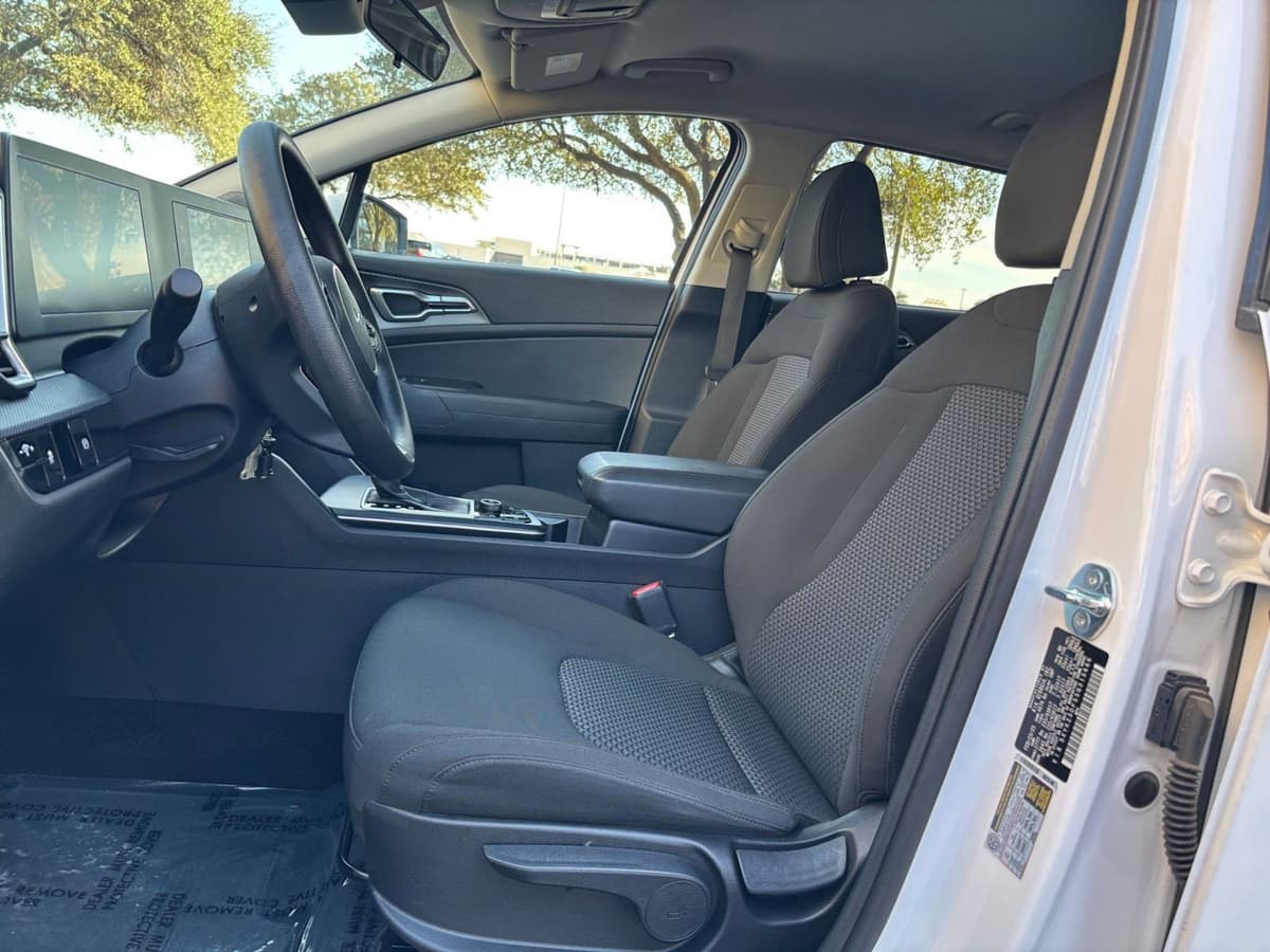 2025 Kia Sportage - Image 22
