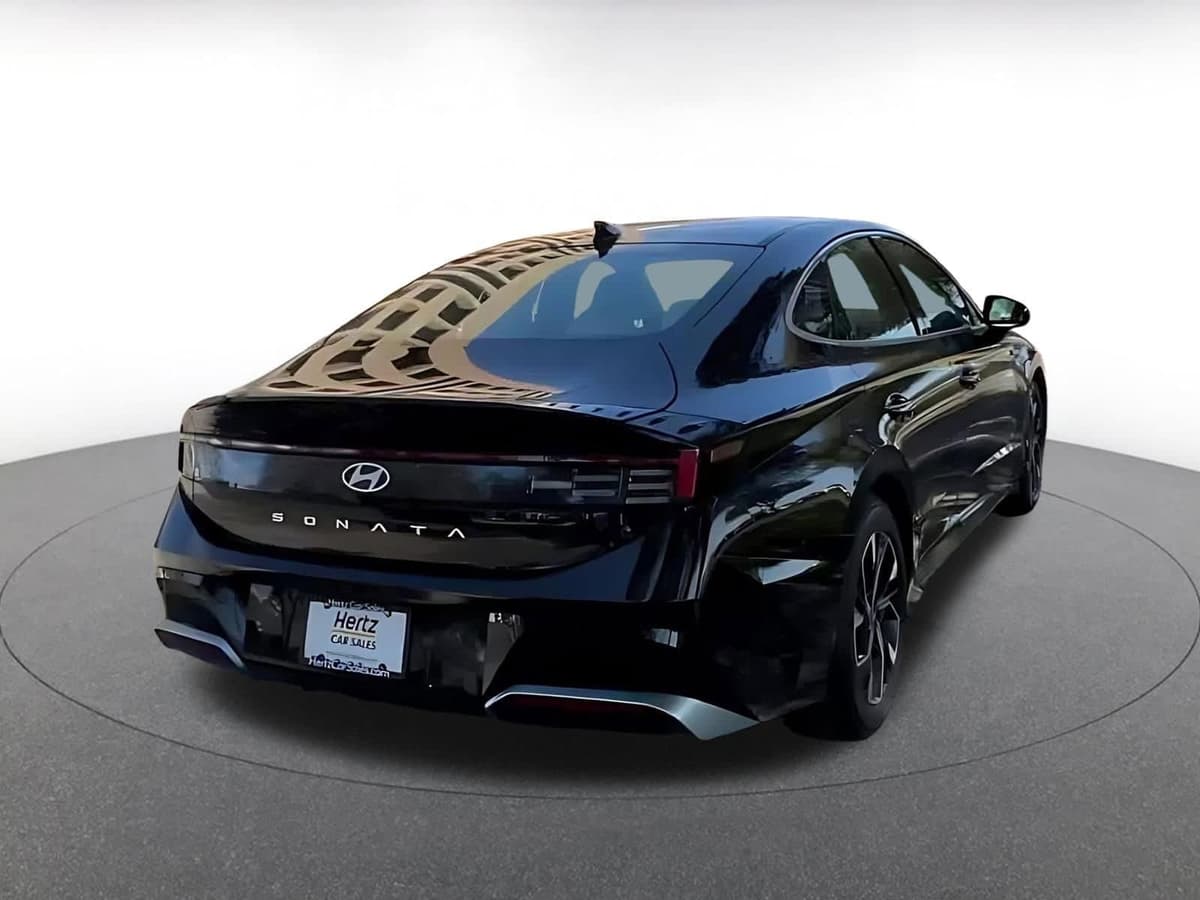 2025 Hyundai Sonata - Image 13
