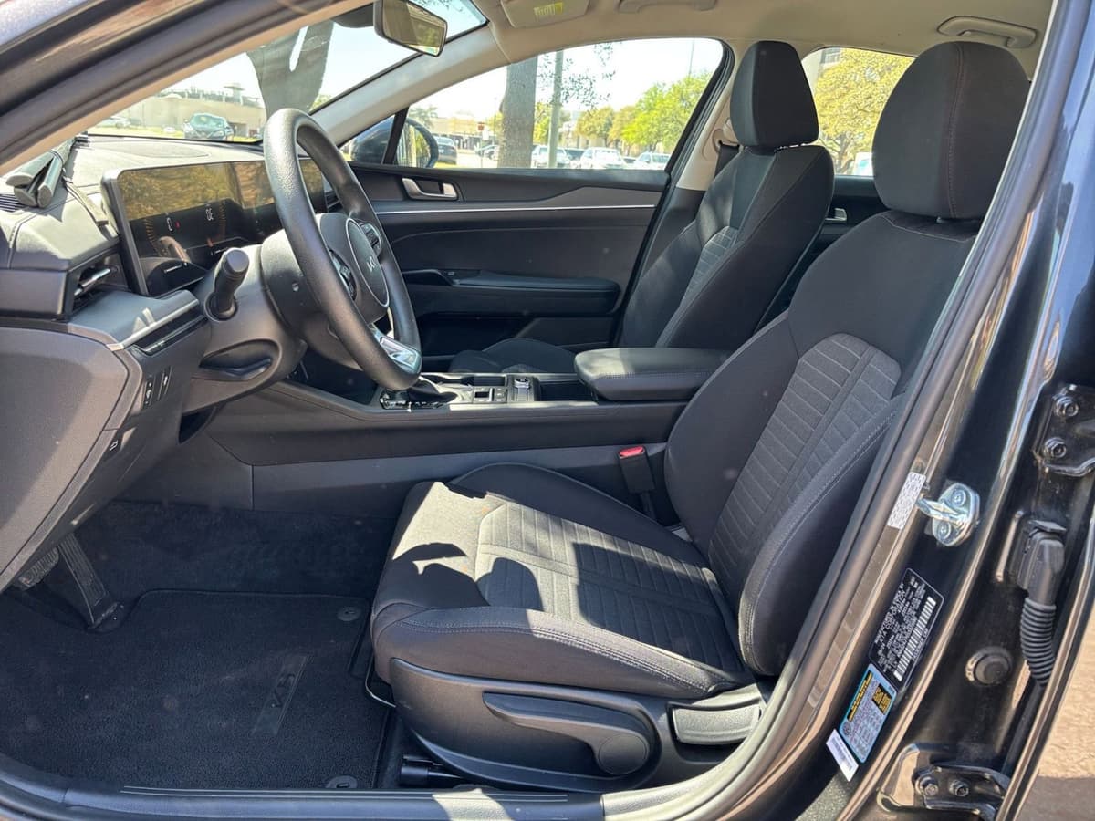 2025 Kia K5 - Image 23