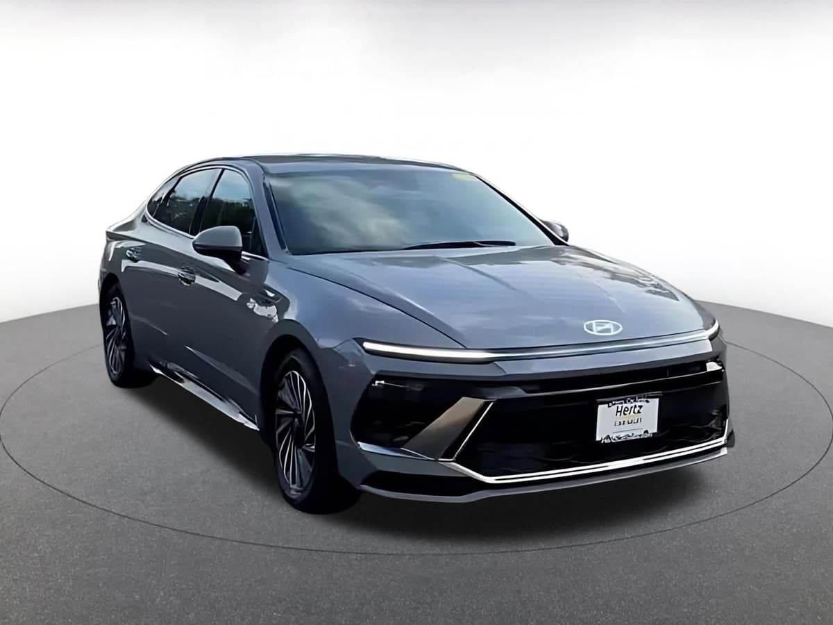 2025 Hyundai Sonata Hybrid - Image 3