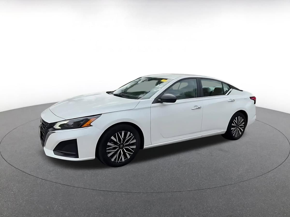 2025 Nissan Altima - Image 7