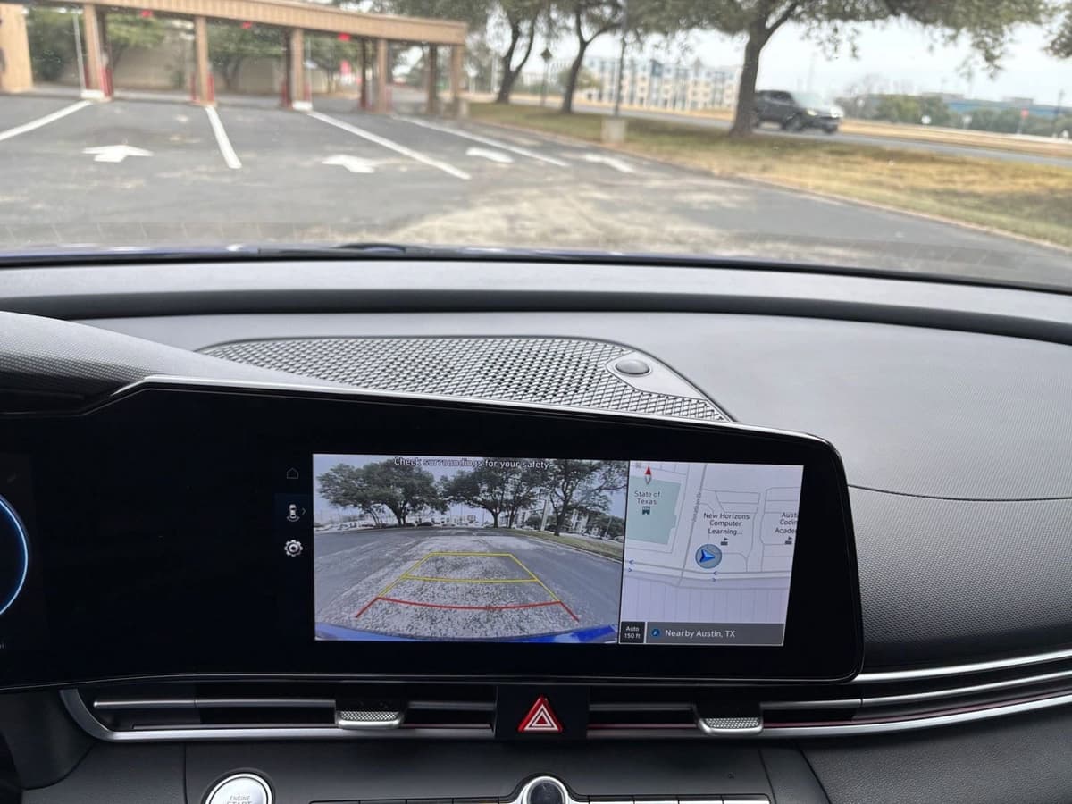 2025 Hyundai Elantra - Image 17