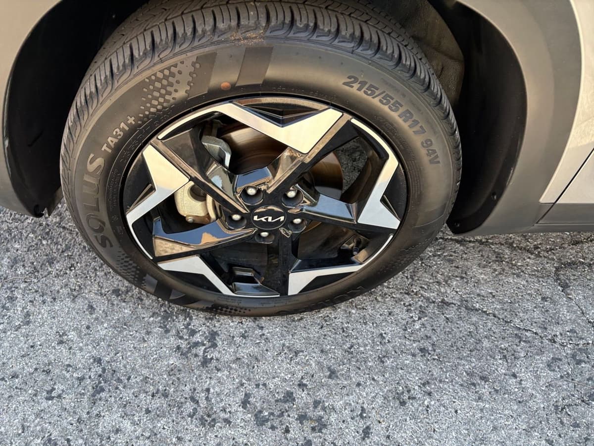 2025 Kia Seltos - Image 25