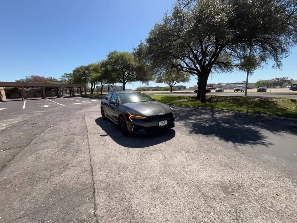 2025 Kia K5 - Image 16