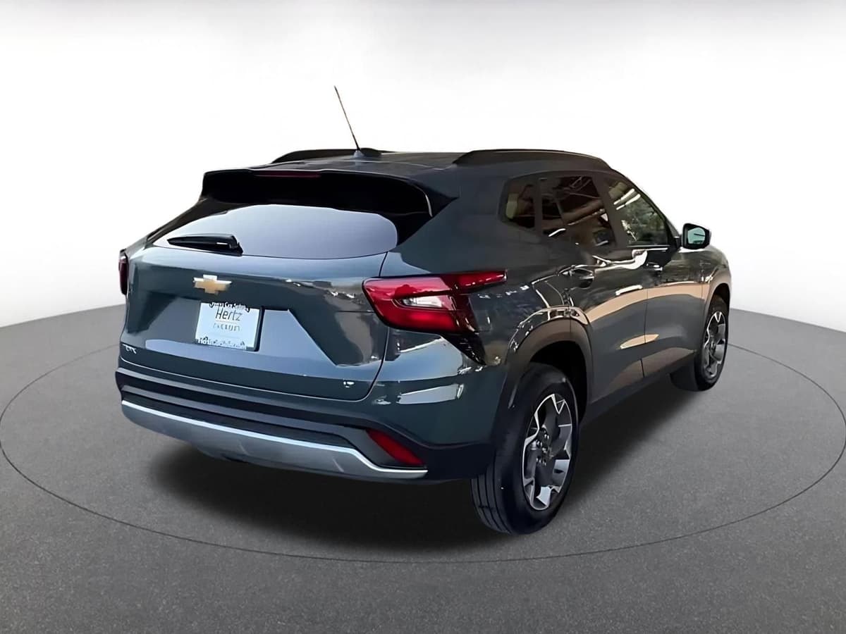 2025 Chevrolet Trax - Image 13