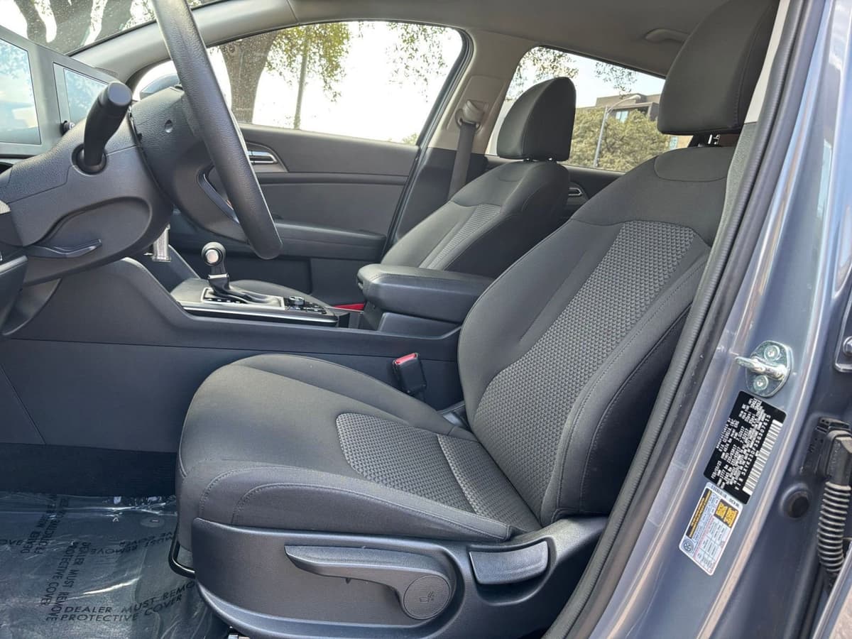 2025 Kia Sportage - Image 22