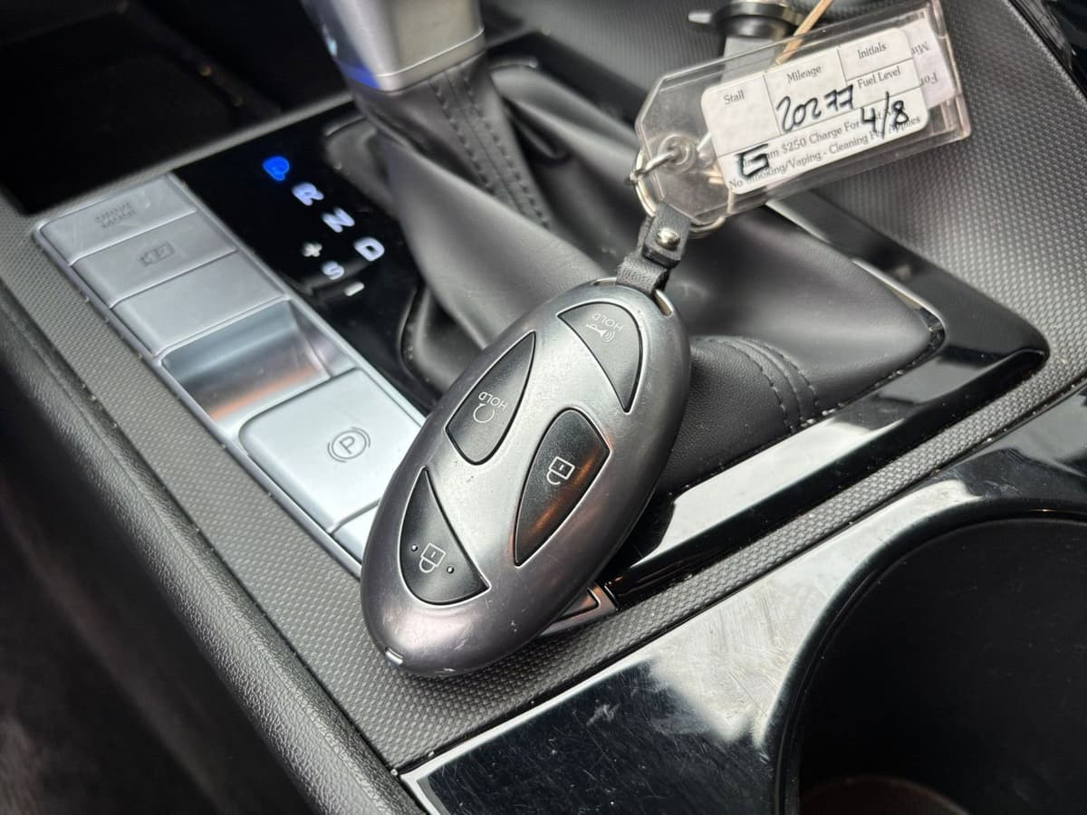 2025 Hyundai Elantra - Image 18
