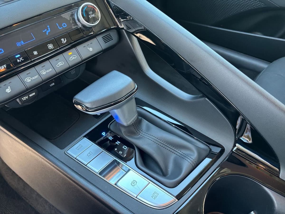2025 Hyundai Elantra - Image 36