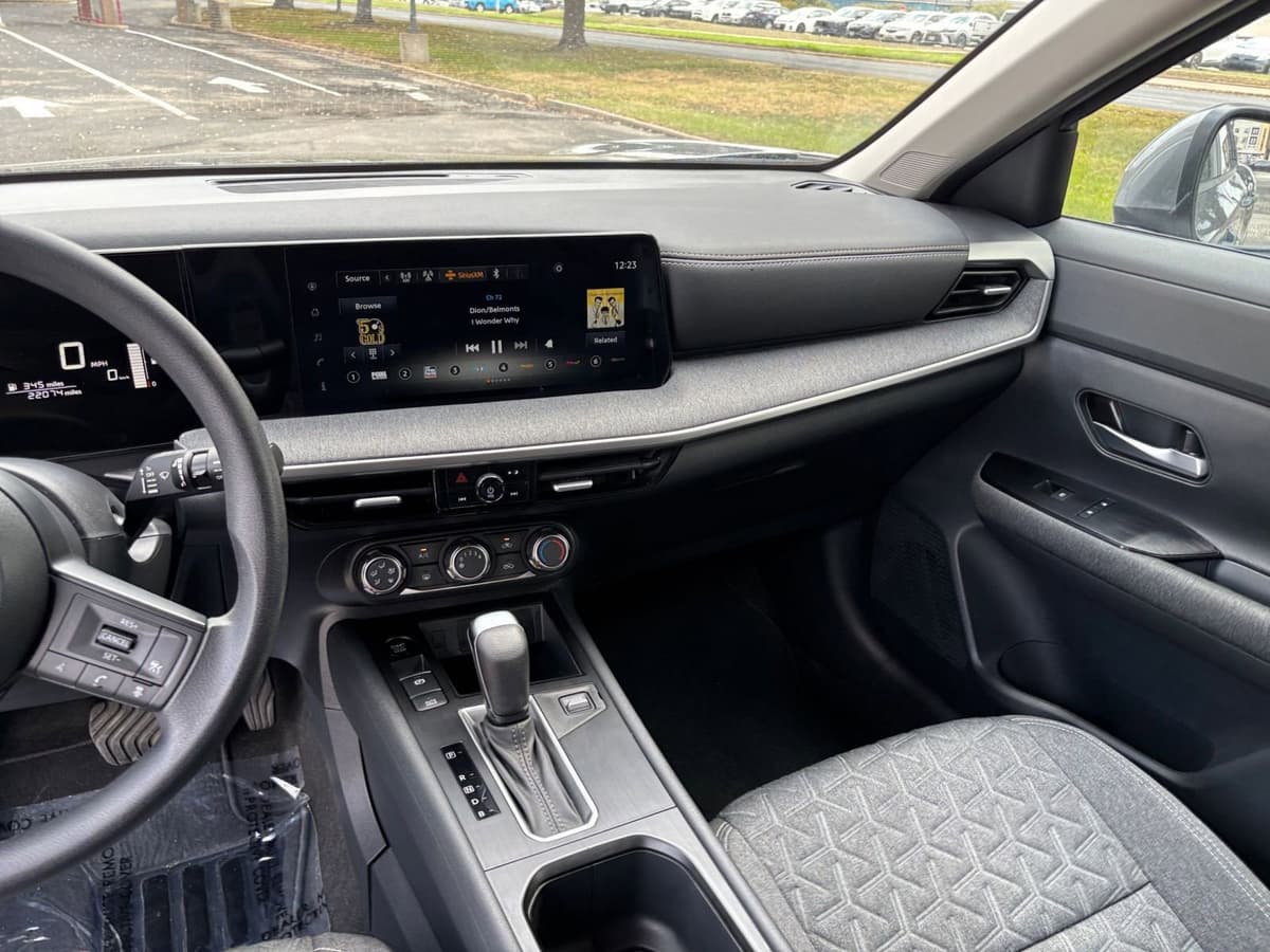 2025 Nissan Kicks - Image 30