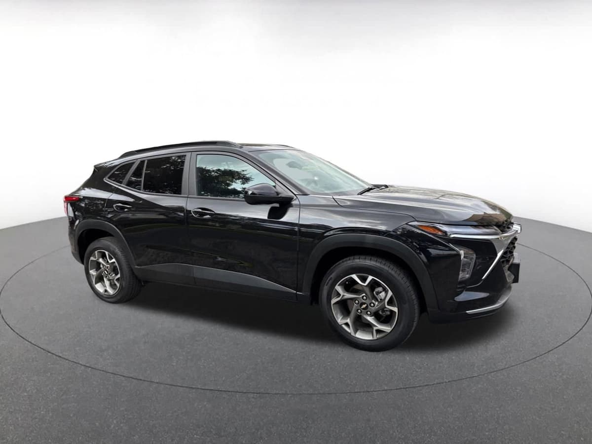 2025 Chevrolet Trax - Image 1