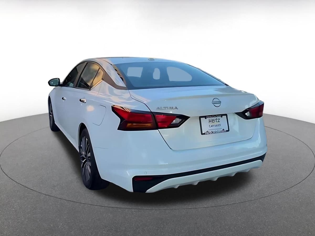 2025 Nissan Altima - Image 11