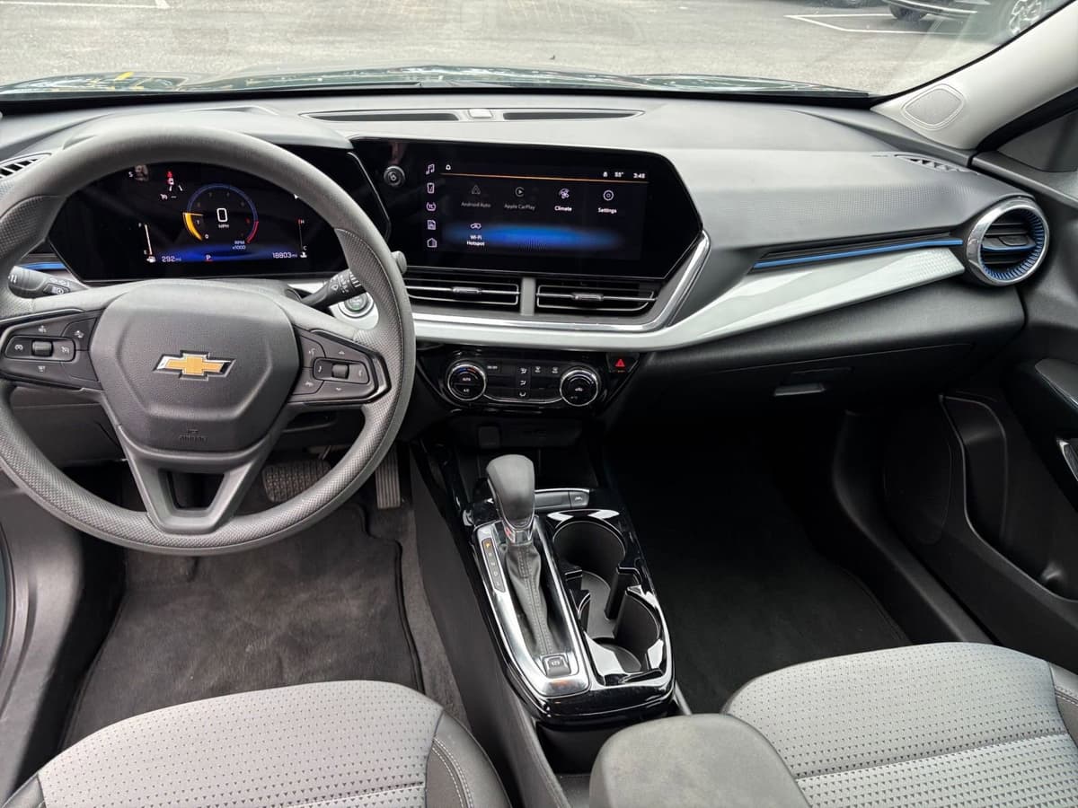 2025 Chevrolet Trax - Image 27