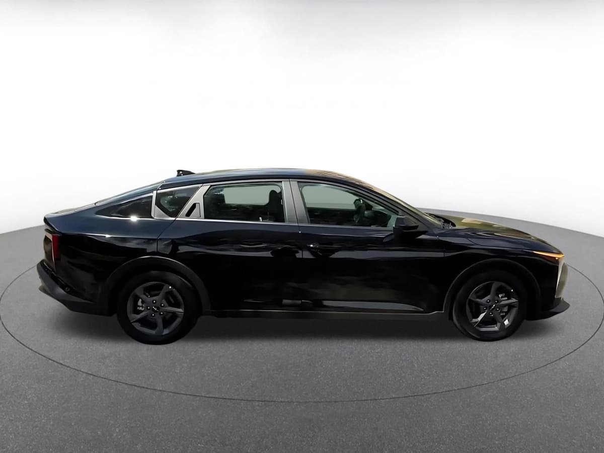 2025 Kia K4 - Image 16