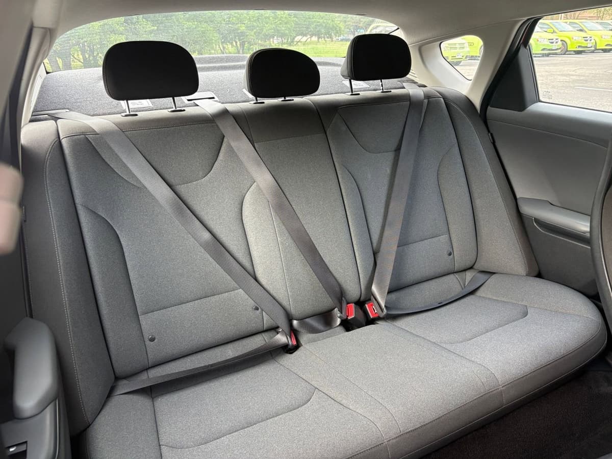 2025 Kia K4 - Image 32