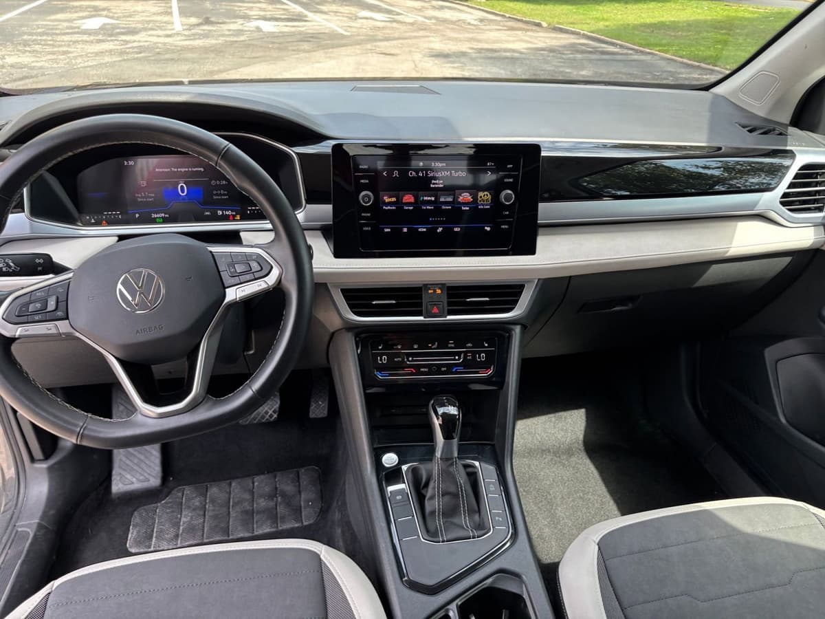 2025 Volkswagen Taos - Image 28