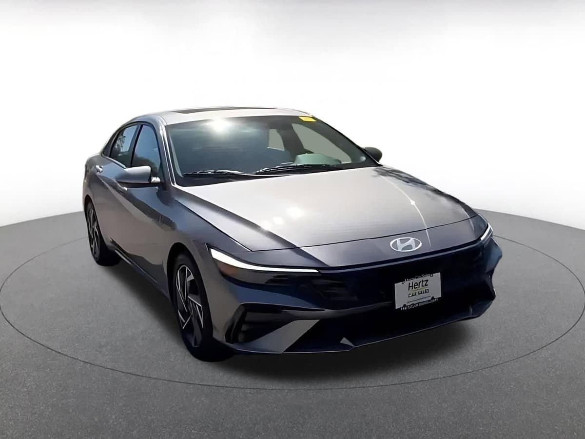 2025 Hyundai Elantra - Image 3