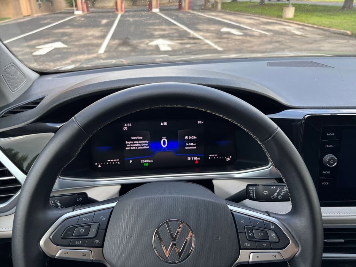 2025 Volkswagen Taos - Image 29