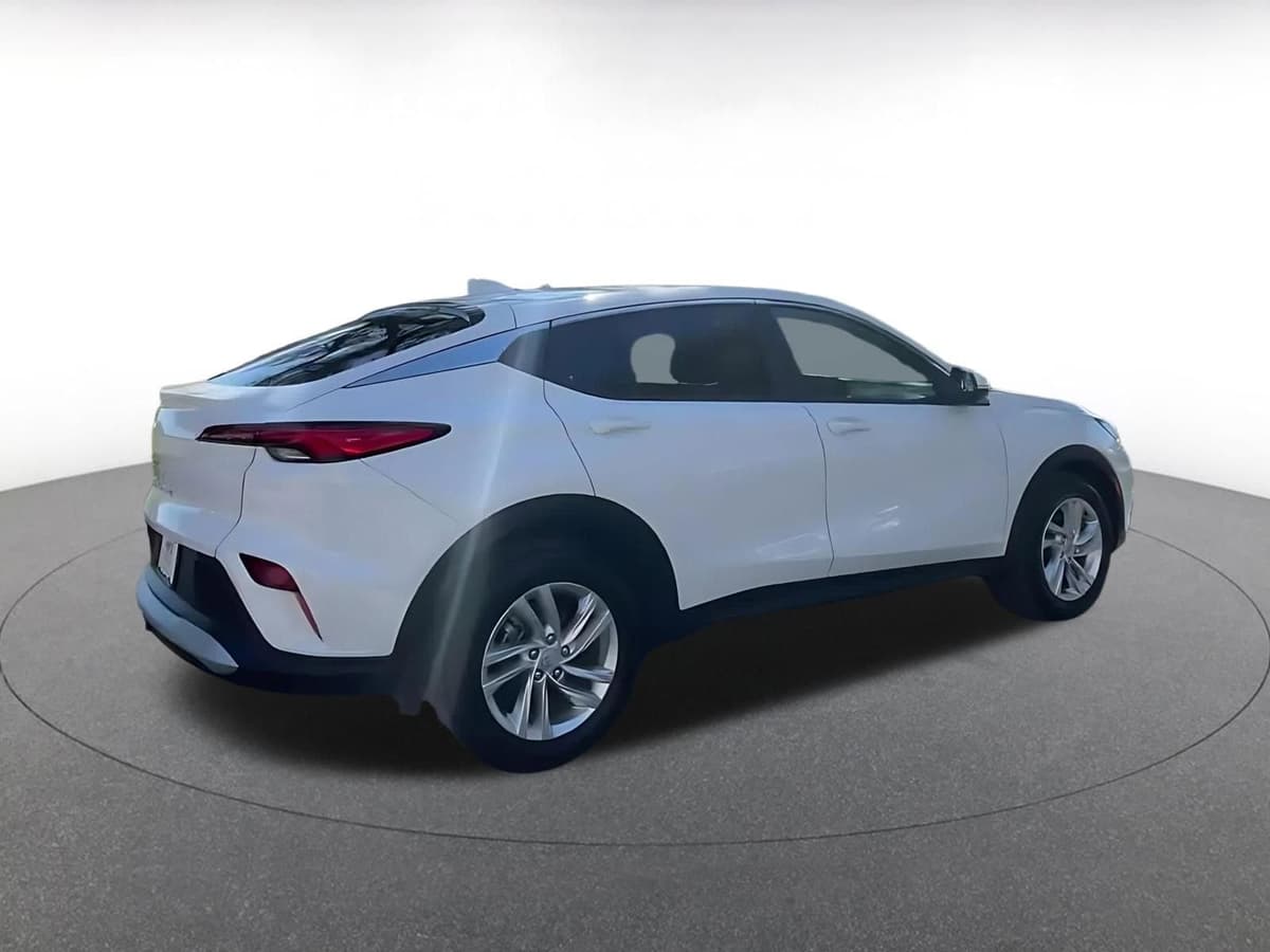 2025 Buick Envista - Image 13