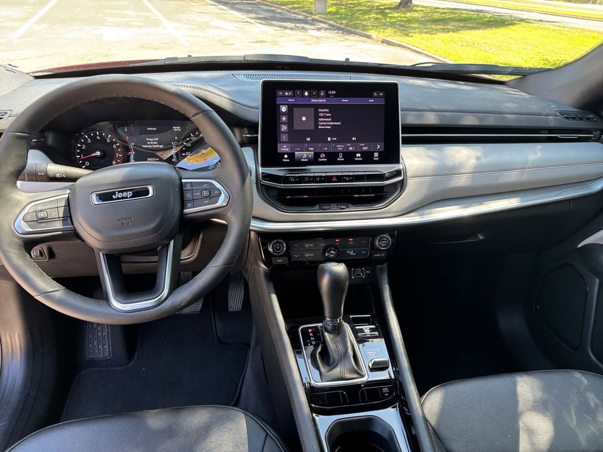 2025 Jeep Compass - Image 28