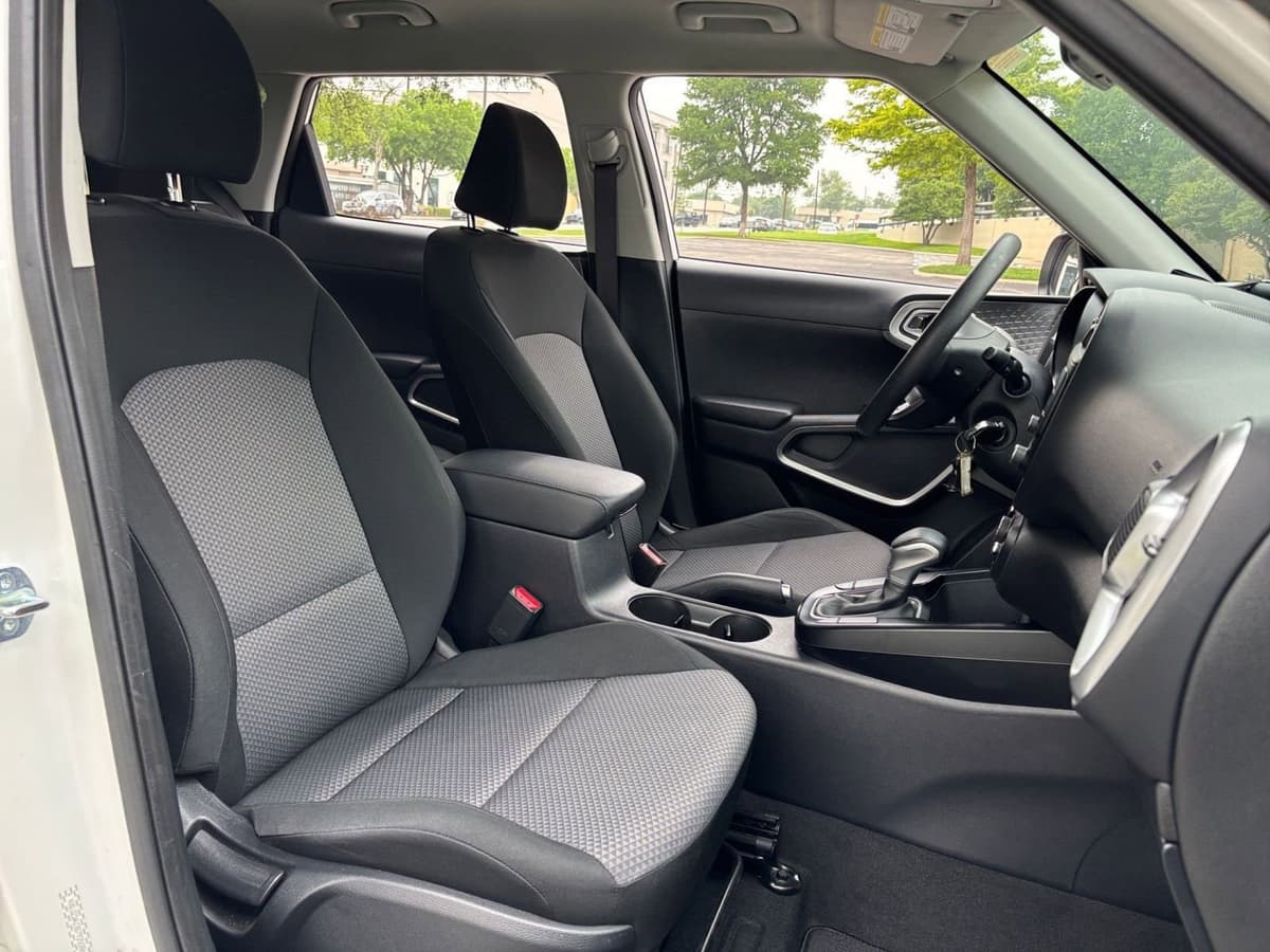 2025 Kia Soul - Image 22