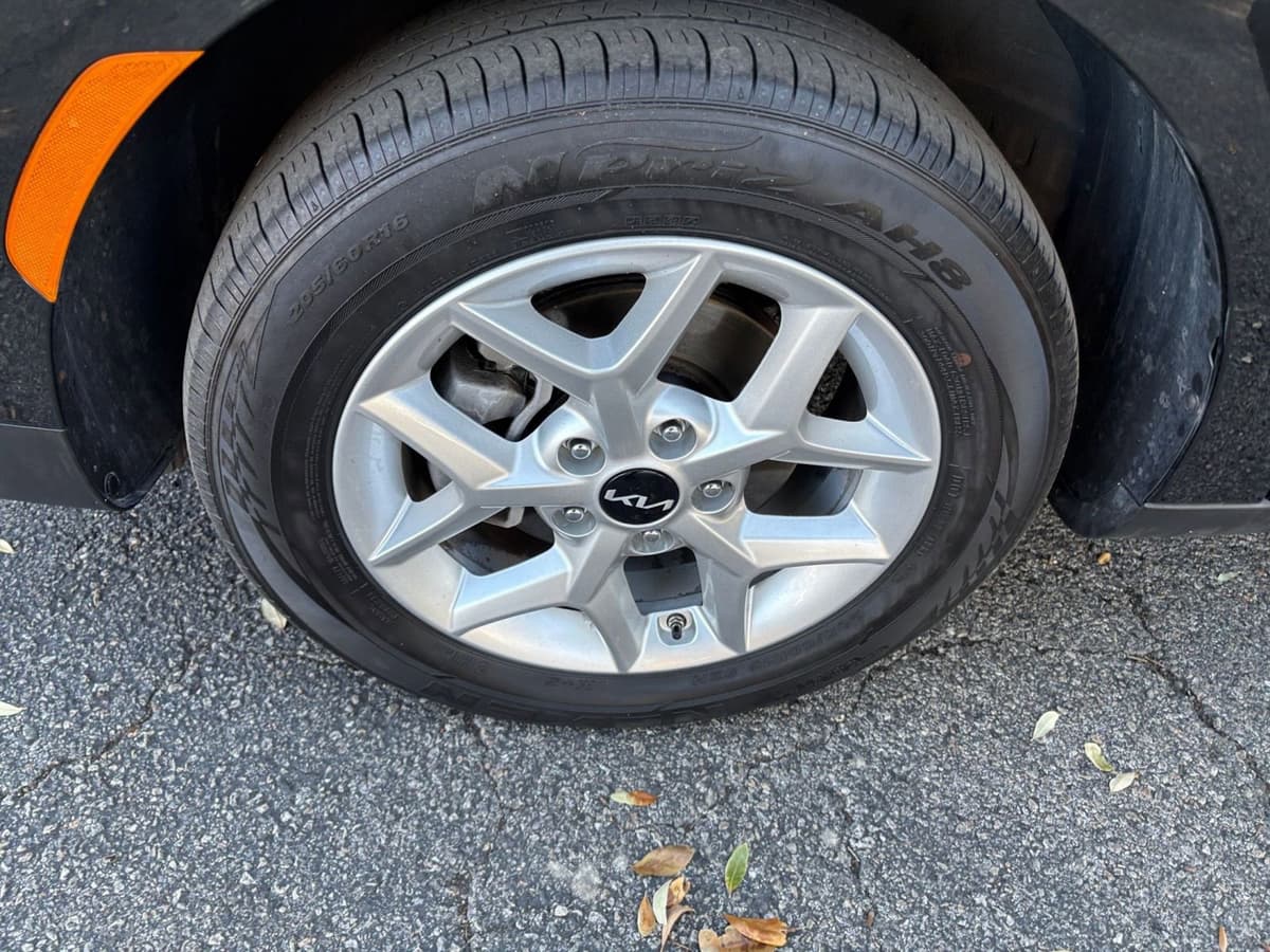 2025 Kia Soul - Image 25